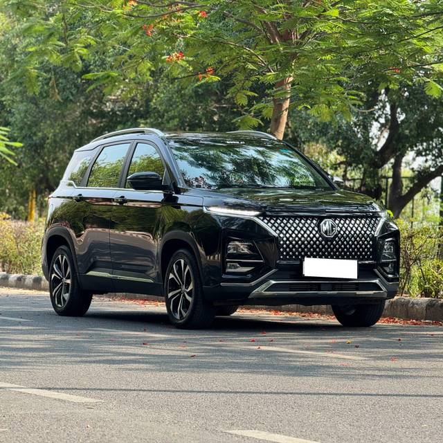 https://images10.gaadi.com/usedcar_image/4523313/original/processed_4db664bf18c570f00f6d0ffd0601cff5.jpg?imwidth=6400