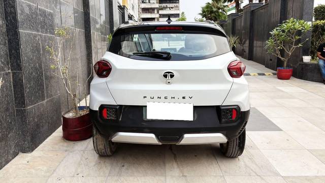 https://images10.gaadi.com/usedcar_image/4523327/original/processed_22ea20e313a8a9fca2268a05c8922591.jpg?imwidth=6402