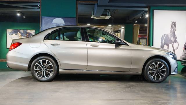 https://images10.gaadi.com/usedcar_image/4523349/original/1483f25f2ca632df2da0b809a8b7bac5.jpg?imwidth=6401