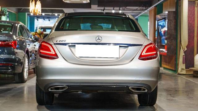 https://images10.gaadi.com/usedcar_image/4523349/original/processed_10c5b162091375f4b1ba8e882615fec5.jpg?imwidth=6402
