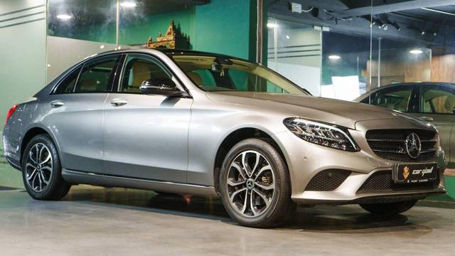 https://images10.gaadi.com/usedcar_image/4523349/original/processed_7d2ad43ea8ec9a5fa2dbaa88c8a791ff.jpg?imwidth=6400
