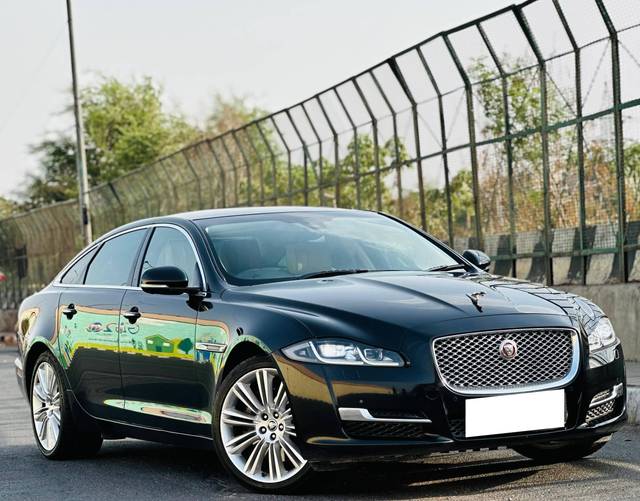 https://images10.gaadi.com/usedcar_image/4523352/original/processed_2c61faadc054d73f97d61d70d28f3314.jpg?imwidth=6400