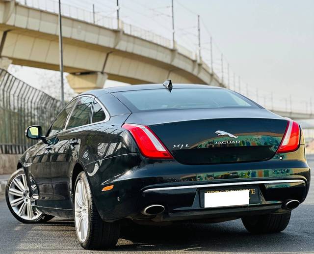 https://images10.gaadi.com/usedcar_image/4523352/original/processed_fc9f22219231e072789e5f25ee898bb4.jpg?imwidth=6401