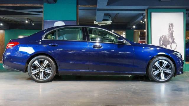 https://images10.gaadi.com/usedcar_image/4523356/original/processed_540e110c20296ebbb717801b29a23c16.jpg?imwidth=6401