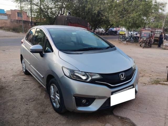 https://images10.gaadi.com/usedcar_image/4523370/original/processed_f76516e2daa0d3eb1f3d956ffb03ad97.jpg?imwidth=6400