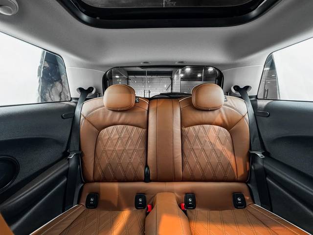 https://images10.gaadi.com/usedcar_image/4523372/original/0e1951d15238aae877a3fd7ad04a8c60.jpg?imwidth=6401
