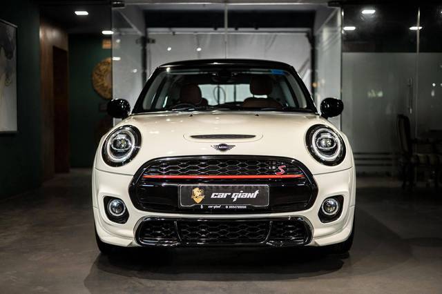 https://images10.gaadi.com/usedcar_image/4523372/original/processed_e89a7b9515928f5ff44203d3a2c37b84.jpg?imwidth=6400