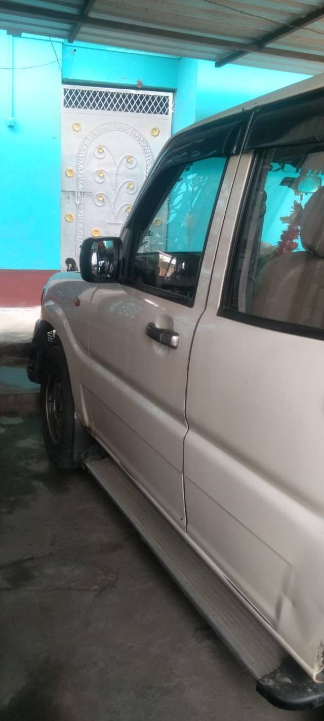 https://images10.gaadi.com/usedcar_image/4523383/original/c954d5dc2fae8a321da0c388259ffb28.jpg?imwidth=6400