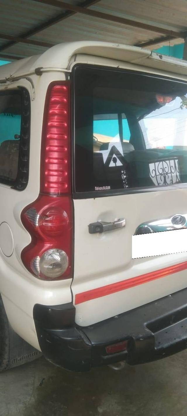 https://images10.gaadi.com/usedcar_image/4523383/original/processed_ffe2d796bb1123eaa8c4d1fdae25b377.jpg?imwidth=6401
