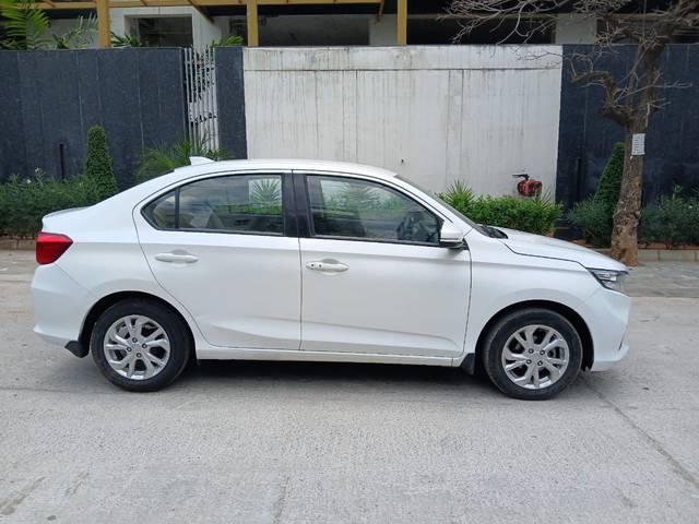 https://images10.gaadi.com/usedcar_image/4523386/original/397ecbc6eb38c9a06904b01d33794fae.jpg?imwidth=6401