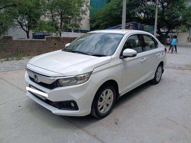 https://images10.gaadi.com/usedcar_image/4523386/original/processed_7417f4f9eb030c3897d14380d99f3587.jpg?imwidth=6400