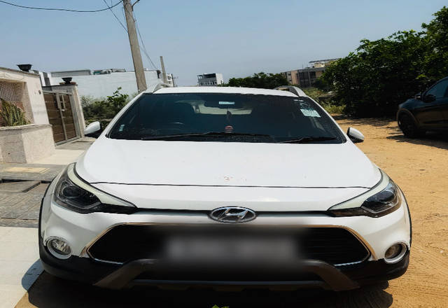 https://images10.gaadi.com/usedcar_image/4523405/original/dc563062-1eb6-424b-abe8-c0113648f596.?imwidth=6400