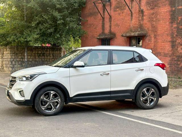 https://images10.gaadi.com/usedcar_image/4523449/original/processed_9f1fee69bcce4396111329837e8b193d.jpg?imwidth=6400