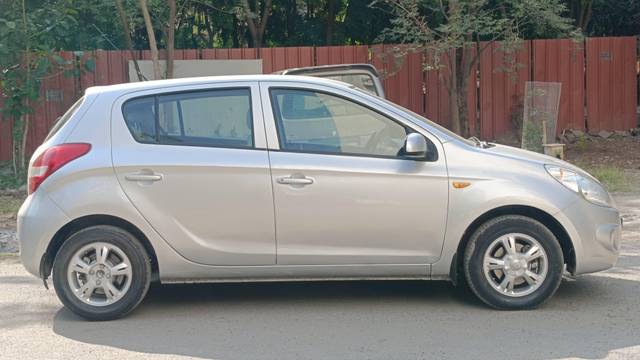https://images10.gaadi.com/usedcar_image/4523458/original/processed_1c063d5d60ce19f340e81924a2ded62e.jpg?imwidth=6401