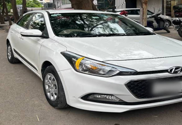 https://images10.gaadi.com/usedcar_image/4523461/original/ec0b81ff-b389-4311-8ac9-f498b397bb0a.?imwidth=6400