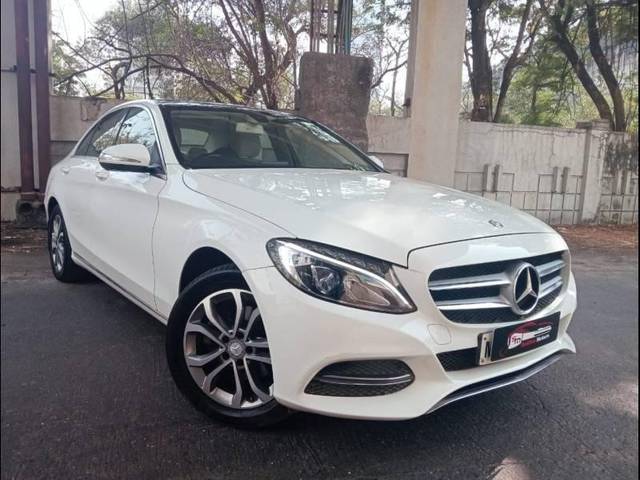 https://images10.gaadi.com/usedcar_image/4523474/original/processed_ebfccd41e38f6110f2be756a8d04bcf4.jpeg?imwidth=6400