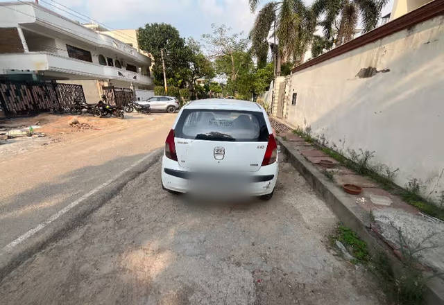 https://images10.gaadi.com/usedcar_image/4523480/original/04cc991d-3f8a-47a9-b3f9-a11010d76b99.?imwidth=6402