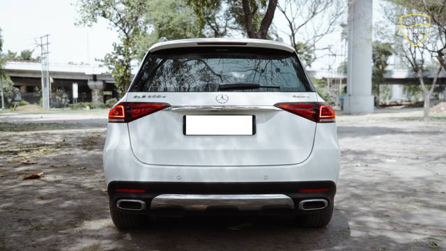 https://images10.gaadi.com/usedcar_image/4523481/original/processed_431c9a6fde012310eddb10fb80d99507.jpg?imwidth=6401