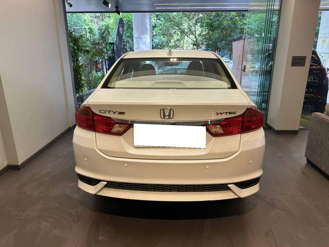 https://images10.gaadi.com/usedcar_image/4523486/original/processed_5956974d5bdecf1b0f6364fbd8a3e9de.jpeg?imwidth=6401