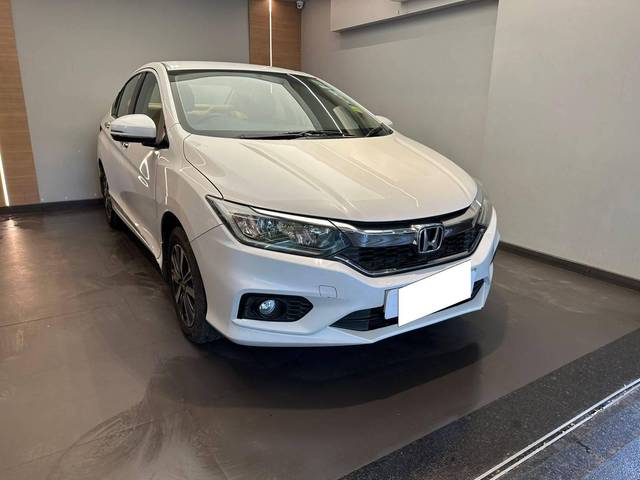 https://images10.gaadi.com/usedcar_image/4523486/original/processed_af8ea6dda7dfbc5fa26273e57f557c3f.jpeg?imwidth=6400