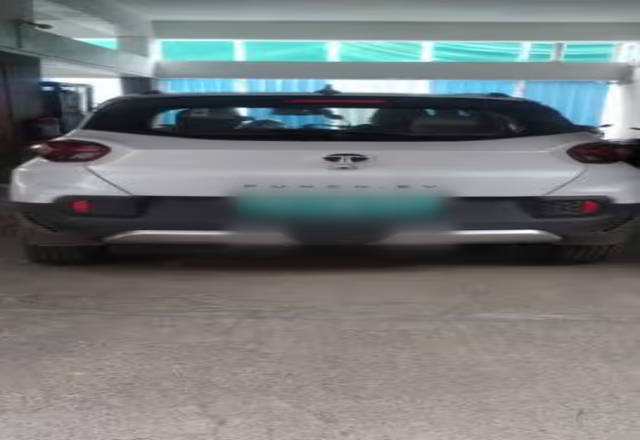 https://images10.gaadi.com/usedcar_image/4523512/original/92bf0d26-14f8-4a1c-a2fd-32c361b1fae8.?imwidth=6400