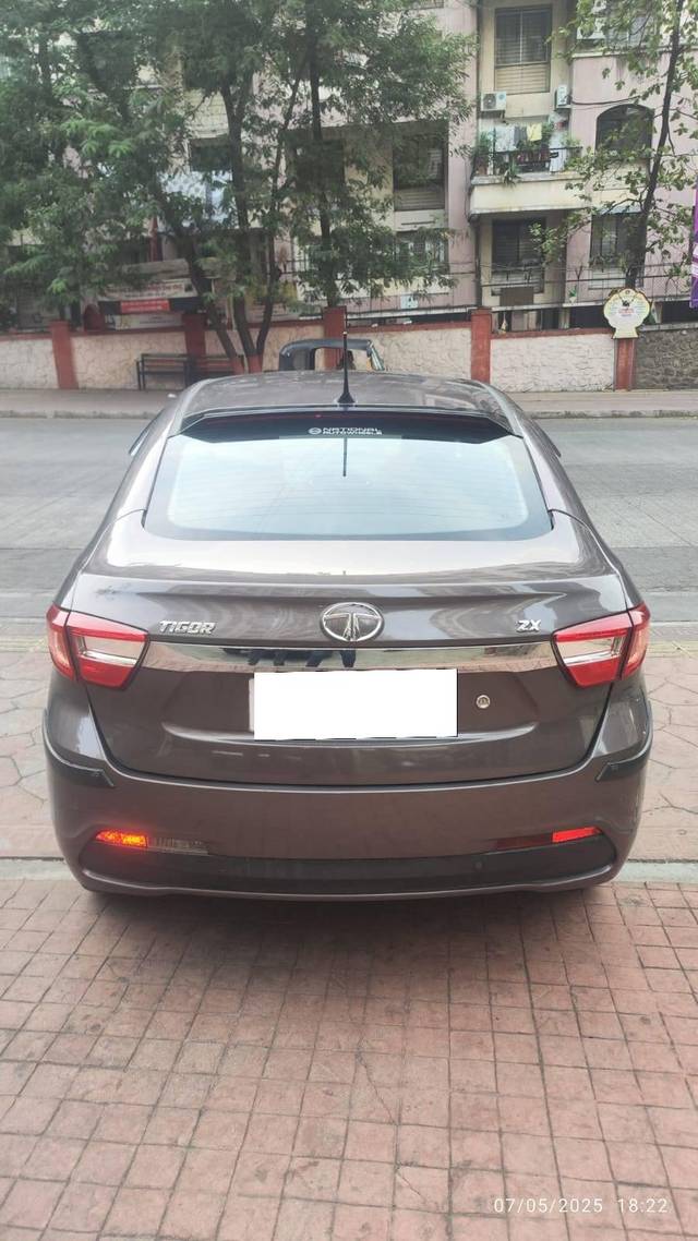 https://images10.gaadi.com/usedcar_image/4523547/original/processed_ba09f991c3ce3b826497d1b13c916a2a.jpg?imwidth=6402