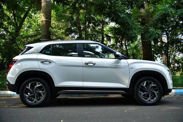 https://images10.gaadi.com/usedcar_image/4523553/original/8a05a9dec7da9c480921ef09a4de7a2d.jpg?imwidth=6401