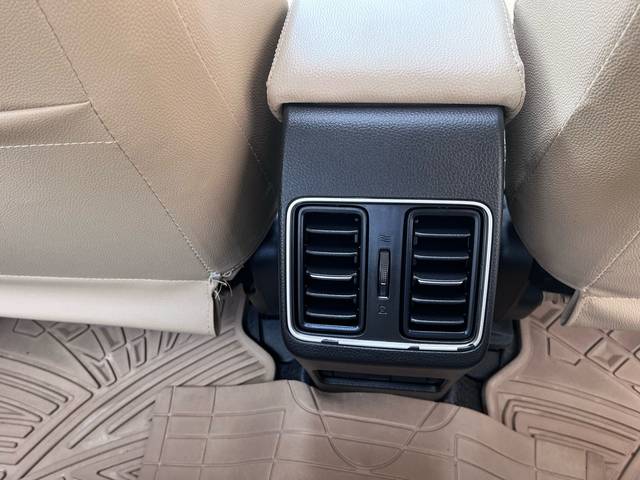 https://images10.gaadi.com/usedcar_image/4523561/original/23ce4058b91d55c0bf8fa00a47b3ed55.jpeg?imwidth=6402