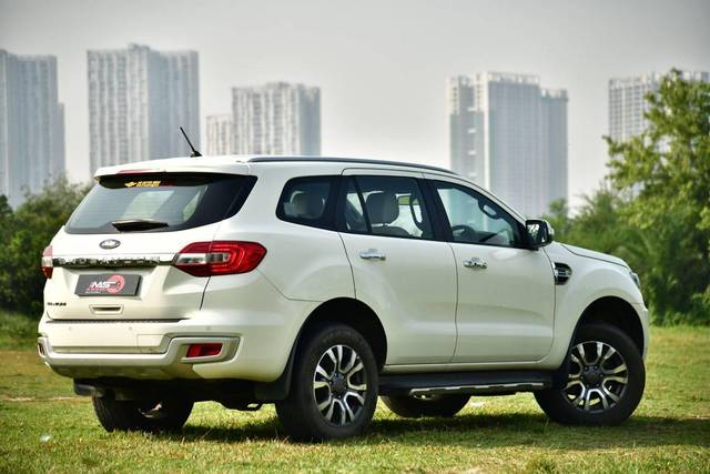 https://images10.gaadi.com/usedcar_image/4523565/original/processed_2ef99f48879c35458a510b81c4660047.jpg?imwidth=6402