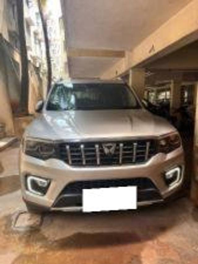 https://images10.gaadi.com/usedcar_image/4523569/original/processed_f487ceb4470e86aa7e68afcbca79b6d1.jpg?imwidth=6402