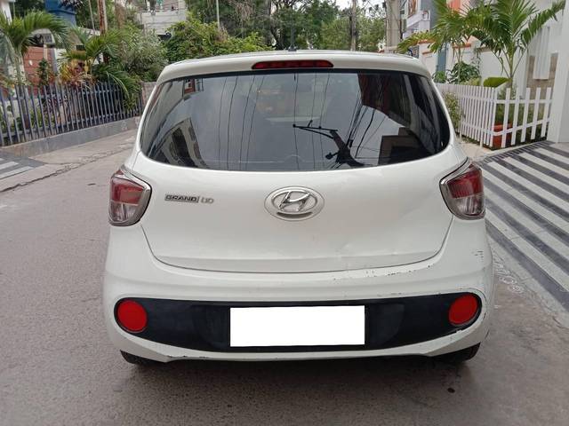 https://images10.gaadi.com/usedcar_image/4523575/original/processed_5671c77205ef118084ddc5ea567e883a.jpg?imwidth=6402