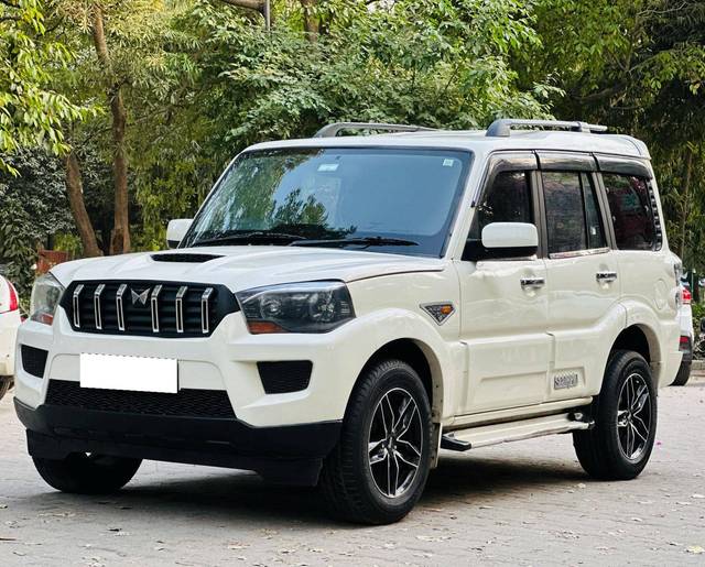 https://images10.gaadi.com/usedcar_image/4523579/original/processed_3d8e07195ef841956ba0e0b7b2b131a7.jpg?imwidth=6400