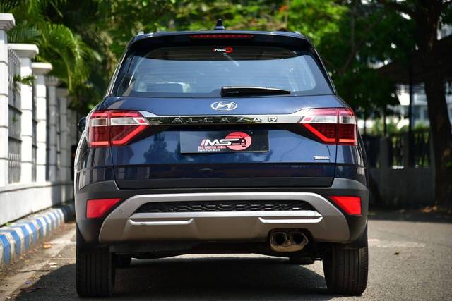 https://images10.gaadi.com/usedcar_image/4523590/original/processed_b5924ca50f88e5c1045e4c7bd77456d9.jpg?imwidth=6402