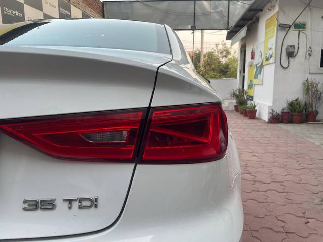 https://images10.gaadi.com/usedcar_image/4523595/original/processed_c15cdd066b741f25237ea0aa778a7062.jpg?imwidth=6402