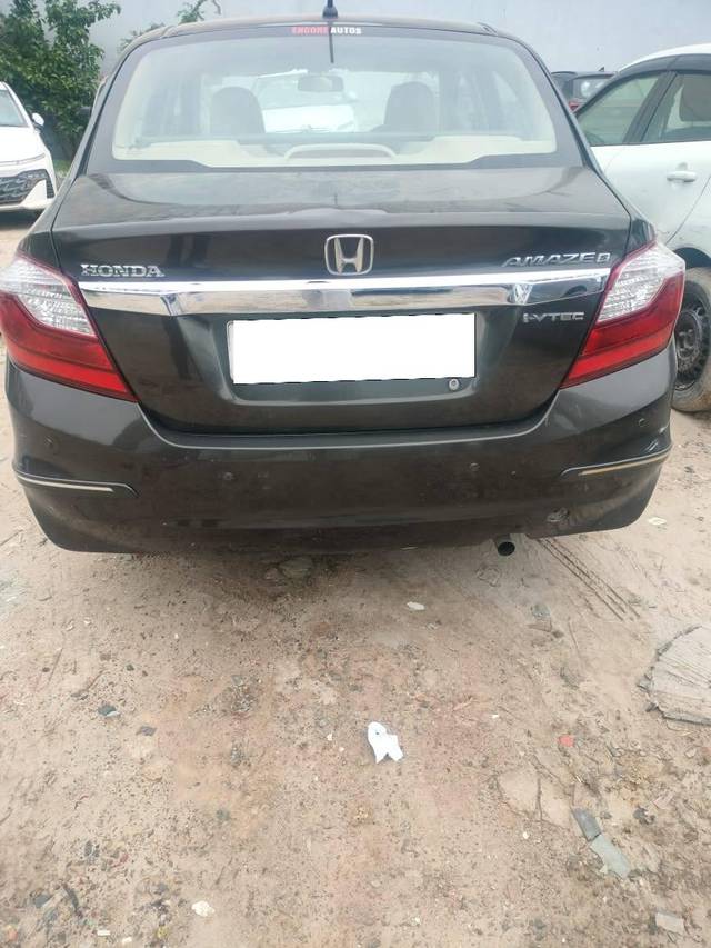 https://images10.gaadi.com/usedcar_image/4523603/original/processed_4ad2b845cc06b81e5f1f0083d9e7e9ba.jpg?imwidth=6401