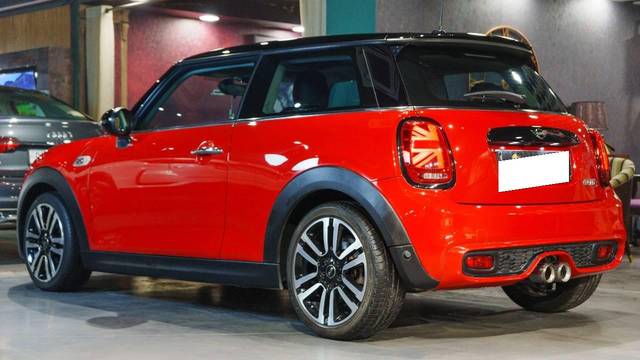 https://images10.gaadi.com/usedcar_image/4523613/original/processed_0428fc82d60bb36a6ba0cd69d67d15d7.jpg?imwidth=6402