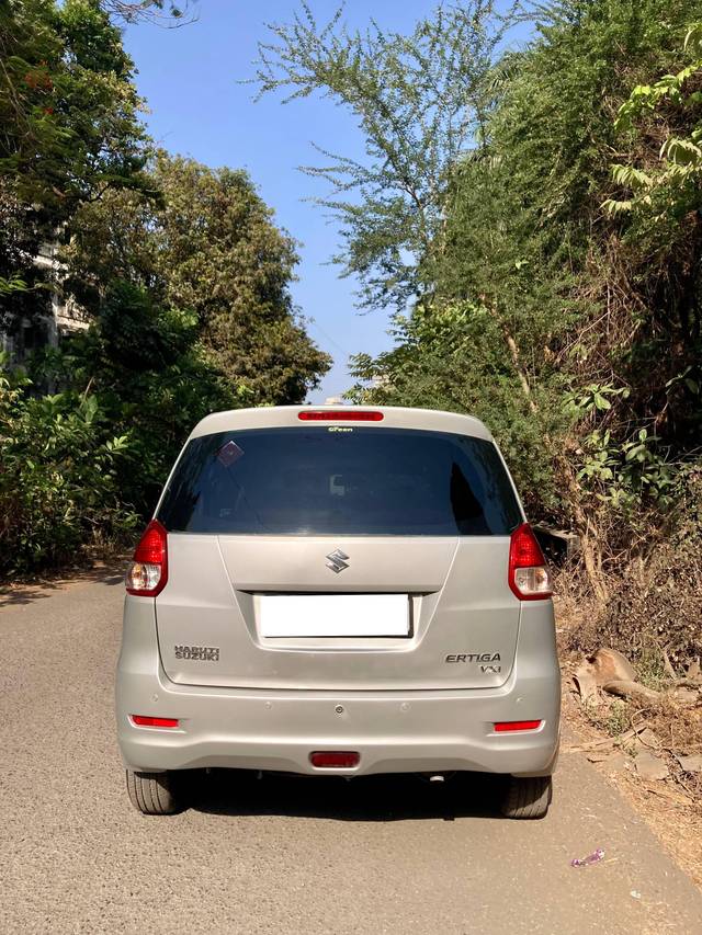 https://images10.gaadi.com/usedcar_image/4523615/original/processed_b1c5c0947583bc92ed8b7bd9a3e6f266.jpg?imwidth=6402