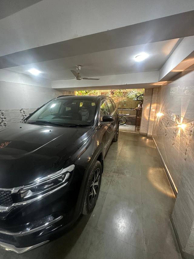 https://images10.gaadi.com/usedcar_image/4523629/original/51100005-82ce-4626-b746-22fb9fec6880.jpg?imwidth=6400