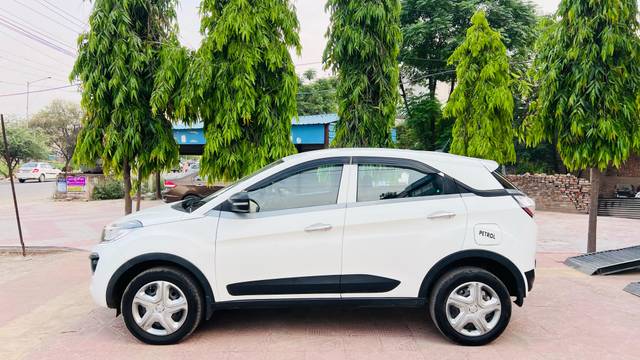 https://images10.gaadi.com/usedcar_image/4523686/original/processed_909c56d1f8983f28c3762c6b39a7f5cd.jpg?imwidth=6402