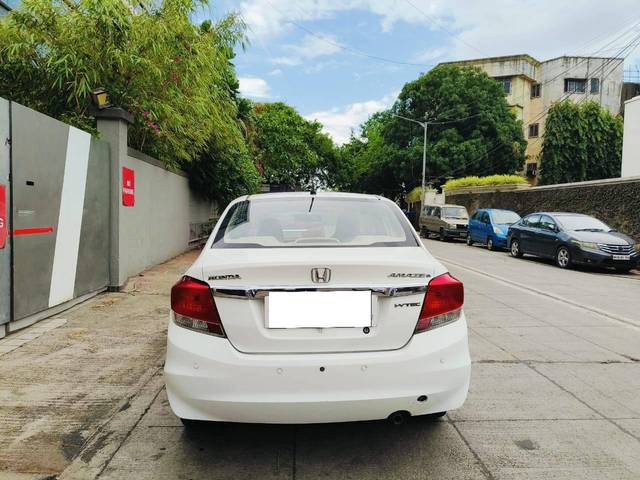 https://images10.gaadi.com/usedcar_image/4523692/original/processed_2706e31dd3373bccf1aea0c11340a63b.jpeg?imwidth=6402