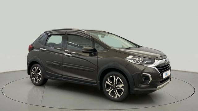https://images10.gaadi.com/usedcar_image/4523693/original/3ae97ebc05899311a823de09303a21e0.jpg?imwidth=6400