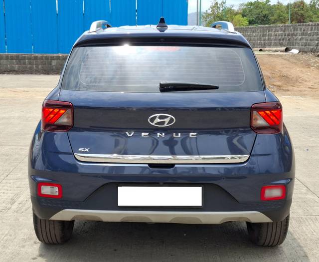 https://images10.gaadi.com/usedcar_image/4523700/original/processed_3f7dc2889c3eb687c40b170d742a06b6.jpeg?imwidth=6402