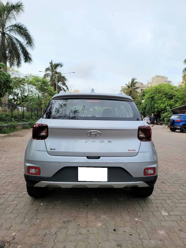 https://images10.gaadi.com/usedcar_image/4523702/original/processed_33a07c2942aa4a24321e683fddd7428e.jpeg?imwidth=6402