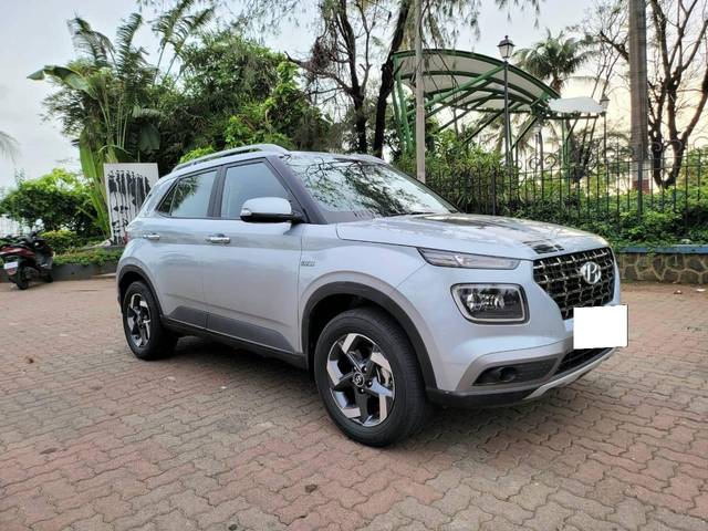 https://images10.gaadi.com/usedcar_image/4523702/original/processed_5e167b3da756f0110233b1a3a55e384b.jpeg?imwidth=6400