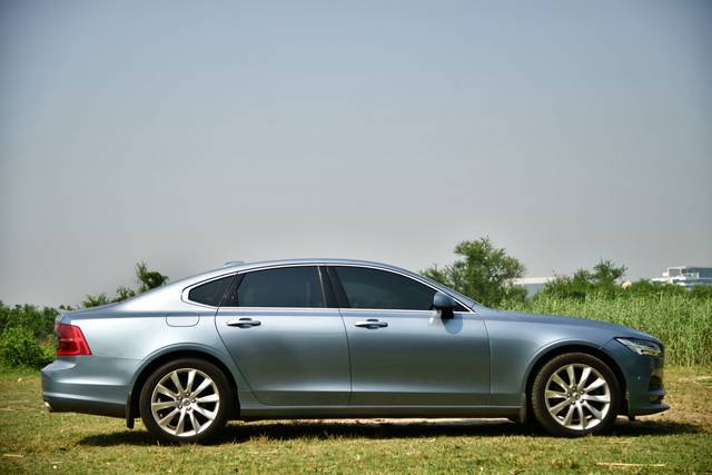 https://images10.gaadi.com/usedcar_image/4523704/original/cae06c8f0efd7cffb152c46005e0f4a4.jpg?imwidth=6401