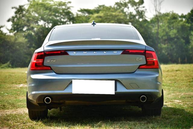 https://images10.gaadi.com/usedcar_image/4523704/original/processed_19575a5e6cb0abb49916af39210cf894.jpg?imwidth=6402