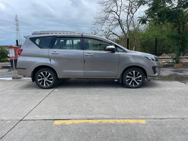 https://images10.gaadi.com/usedcar_image/4523705/original/dc9358c479bf73977371f47634a8c939.jpg?imwidth=6401