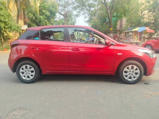 https://images10.gaadi.com/usedcar_image/4523717/original/0a4c00b88547bf6d05fd705f1b727128.jpg?imwidth=6401