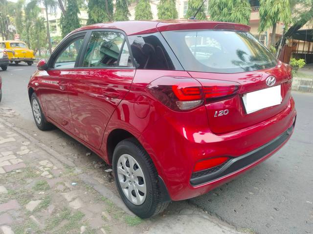 https://images10.gaadi.com/usedcar_image/4523717/original/processed_9bbc58d3229cc882ab5e6de0cb804e08.jpg?imwidth=6402