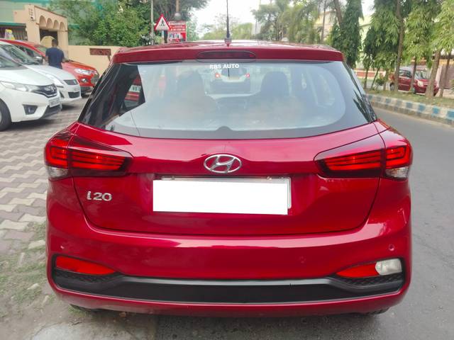 https://images10.gaadi.com/usedcar_image/4523717/original/processed_a00fadb476a7a873e4dff0177a29ed4b.jpg?imwidth=6401